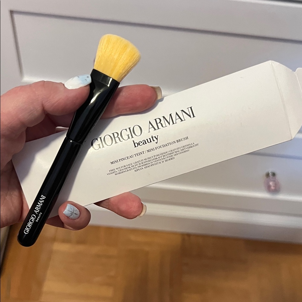 GWP- Giorgio Armani Mini Foundation Brush